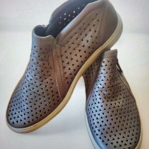 Men's Slip-On Perforated Casual Shoe - Gray